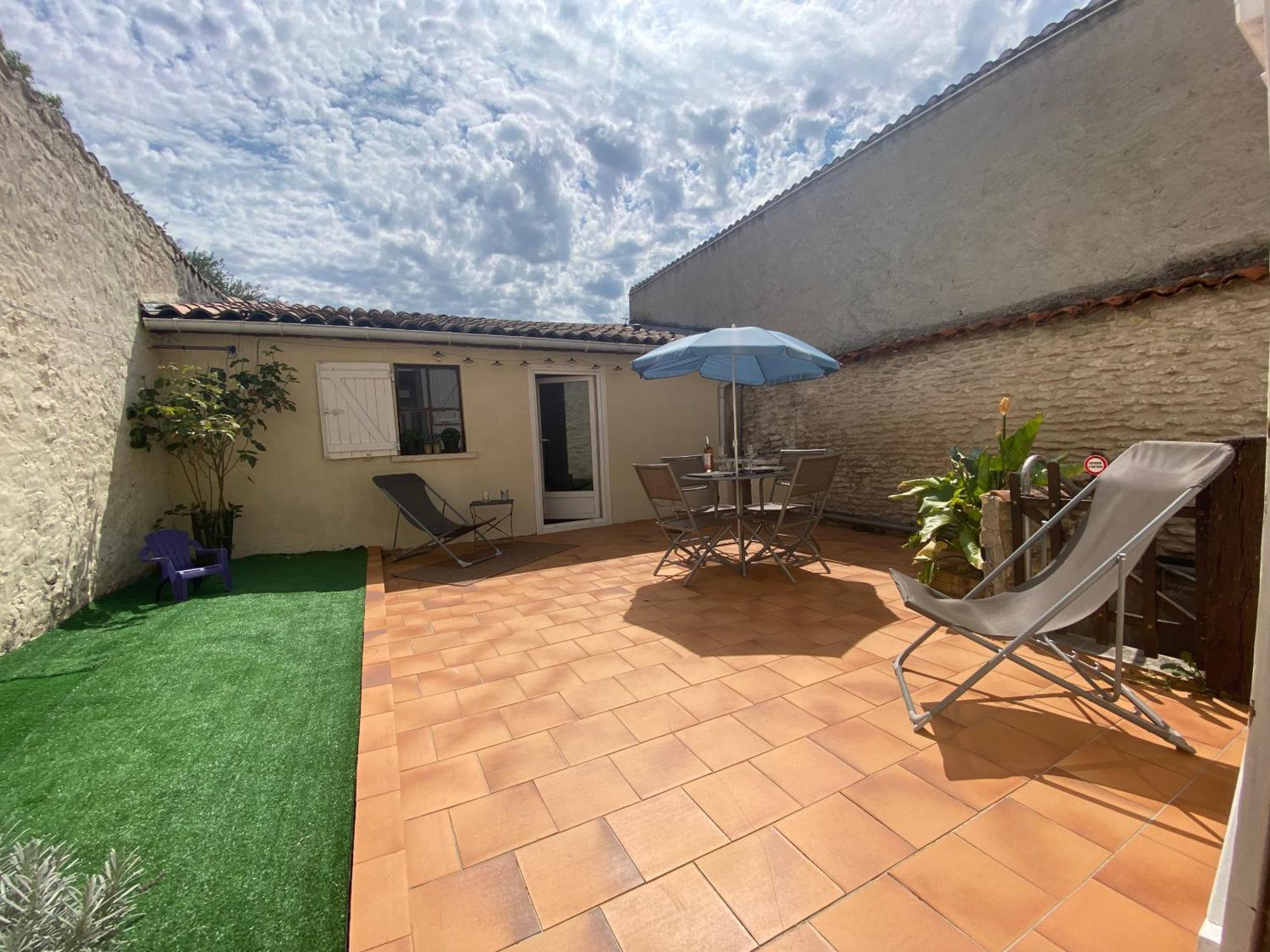 Charmante Maison Avec Cour Privative Cognac Exterior foto